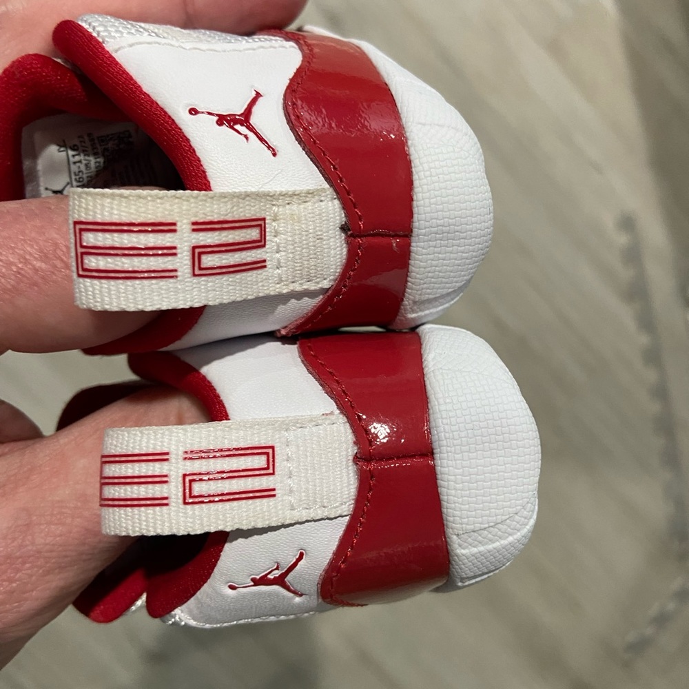 Jordan 11 - Picture 4 of 5